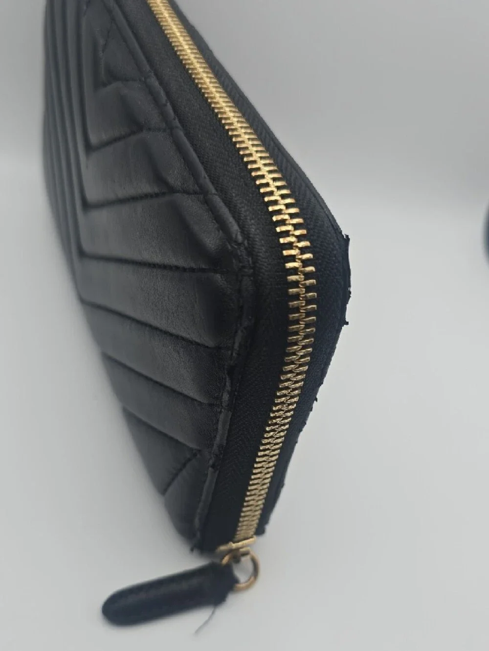 Stella McCartney Black Quilted Long Zip Wallet W/ Gold Star Accent (GOOD/FAIR)🌟